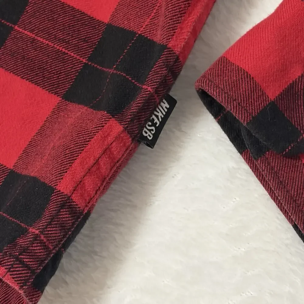 Nike SB Skateboarding Small Flannel Plaid Red Black Long Sleeve Shirt